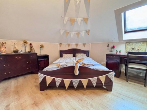 Rabbit's Loft - 2 Bedrooms, Theme Room, Free Parking